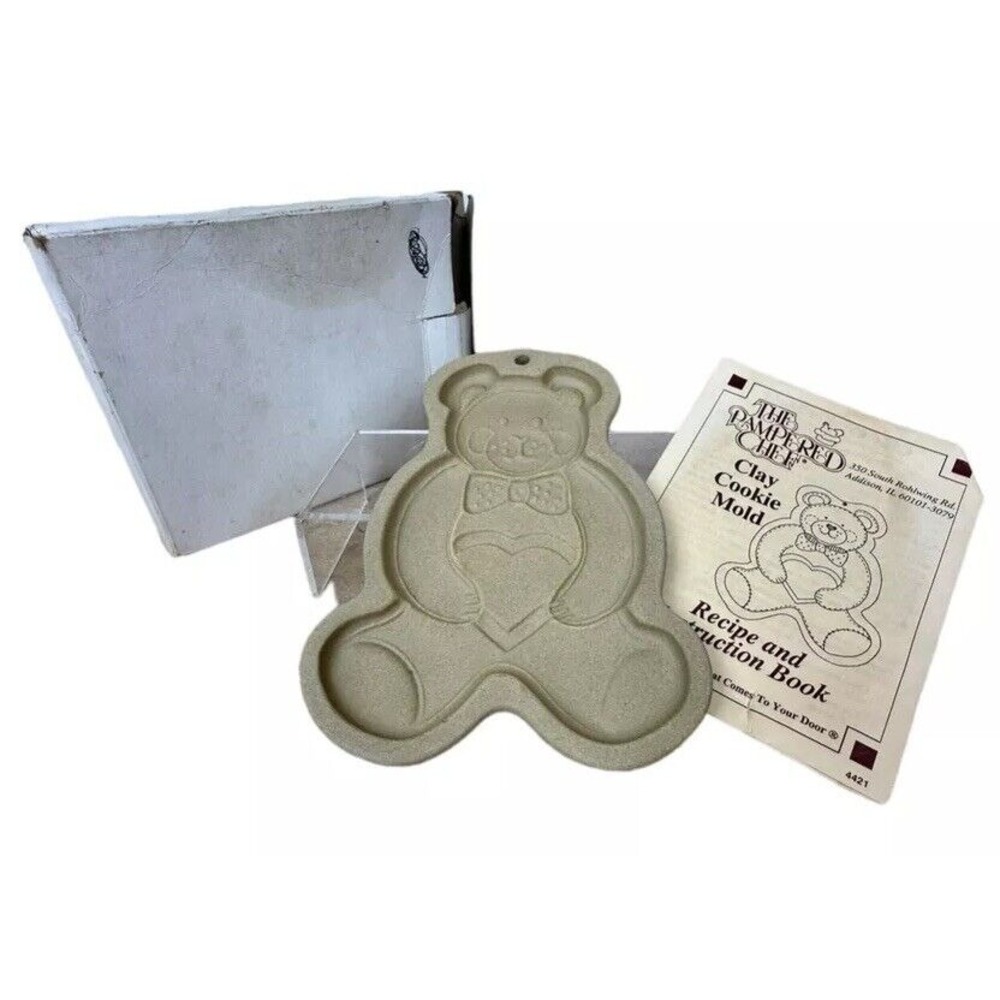 Vintage Teddy Bear Cookie Mold Pampered Chef Clay Holding Heart USA 1991